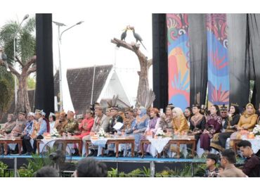 Gambar header Peringati Hari Jadi Kalteng ke-69, Plt. Kaban Kesbangpol Hadiri Pembukaan FBIM dan Kalteng Expo 2026
